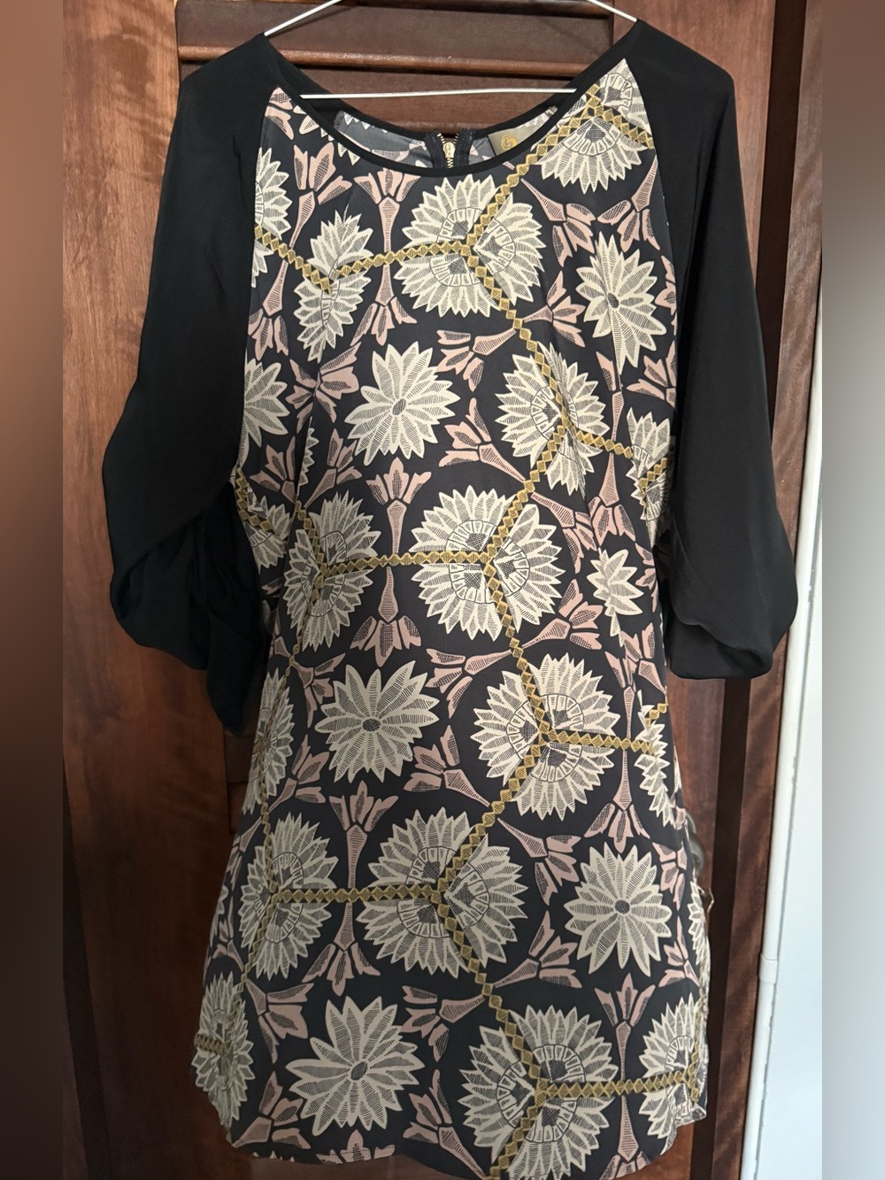 Collective Concepts Black Floral-Print Shift Dress with Gold Chain Motif